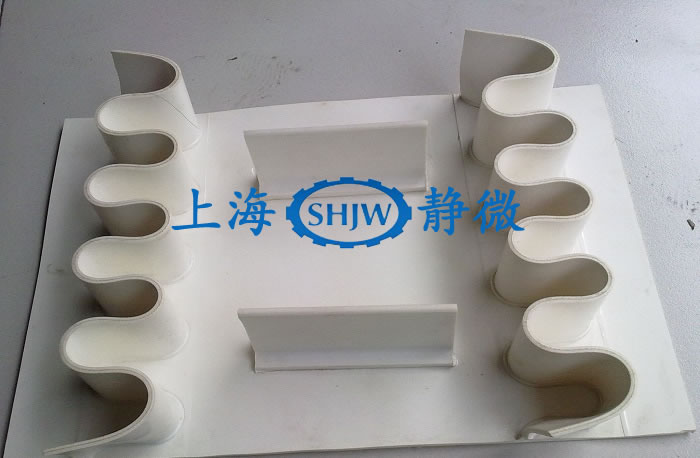 白色裙邊帶