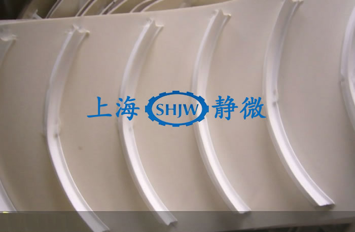 白色半圓弧擋板